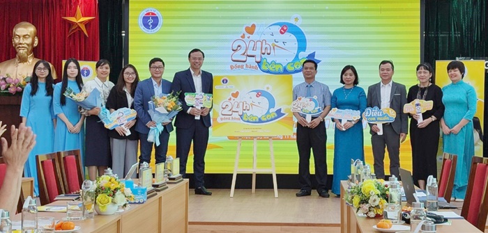 Dược sĩ Nguyễn Quốc Hưng trong lễ phát động chương trình 24h Bên con kết hợp cùng Bộ Y Tế