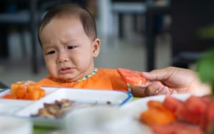 trẻ biếng ăn sau ốm 111