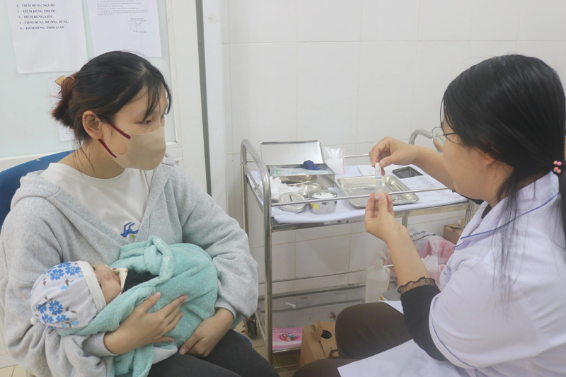 Trẻ có thể gặp các tác dụng phụ sau uống Vắc xin Rota như biếng ăn