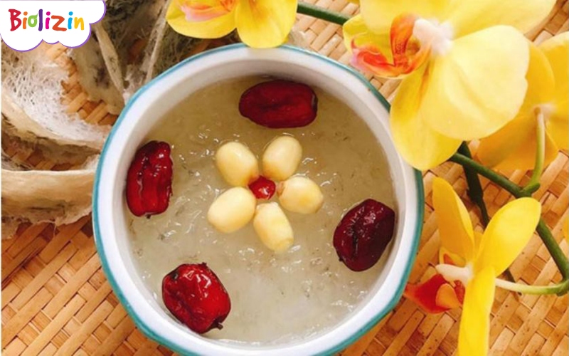Bé bị tiêu chảy ăn yến 55