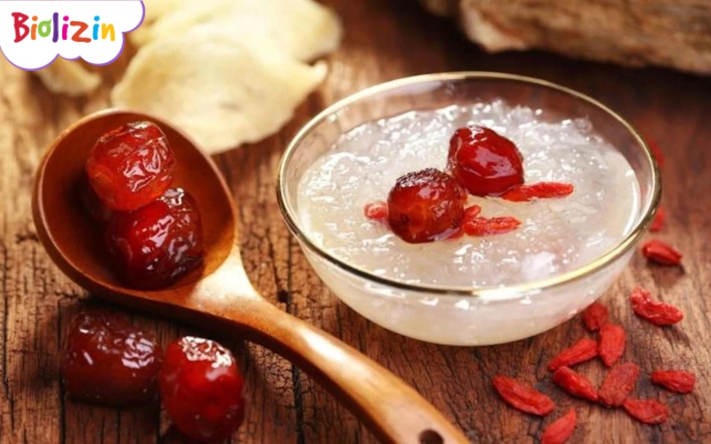 bé tiêu chảy ăn yến 22