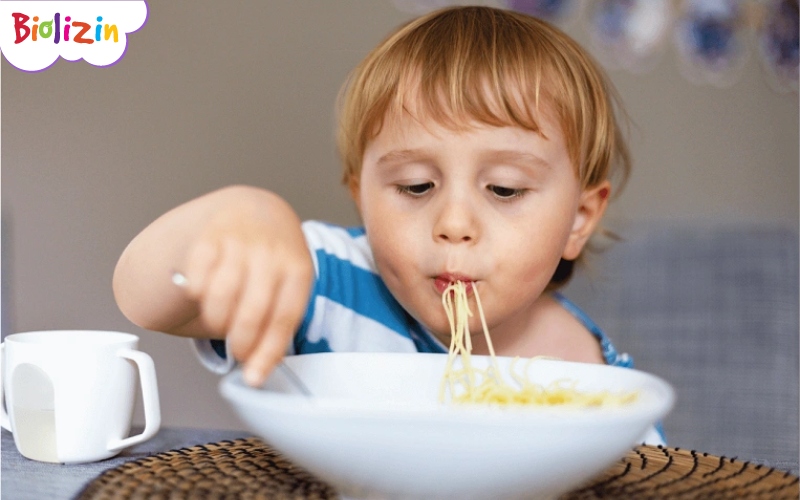 Bé bị tiêu chảy ăn mì tôm được không 11