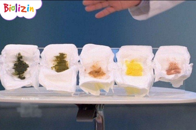 trẻ 1 tuổi đi ngoài màu xanh rêu 1