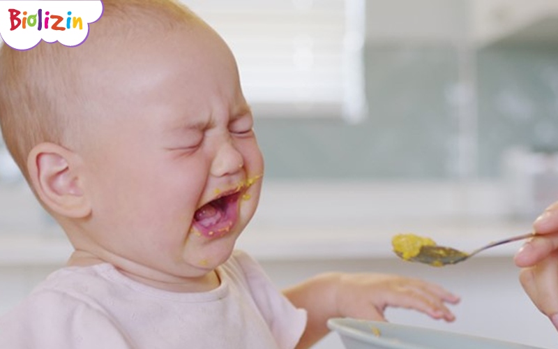 trẻ mọc răng biếng ăn 11