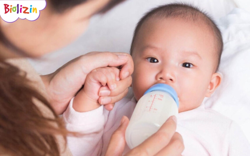 trẻ 2 tuổi đi ngoài phân đen sệt 2