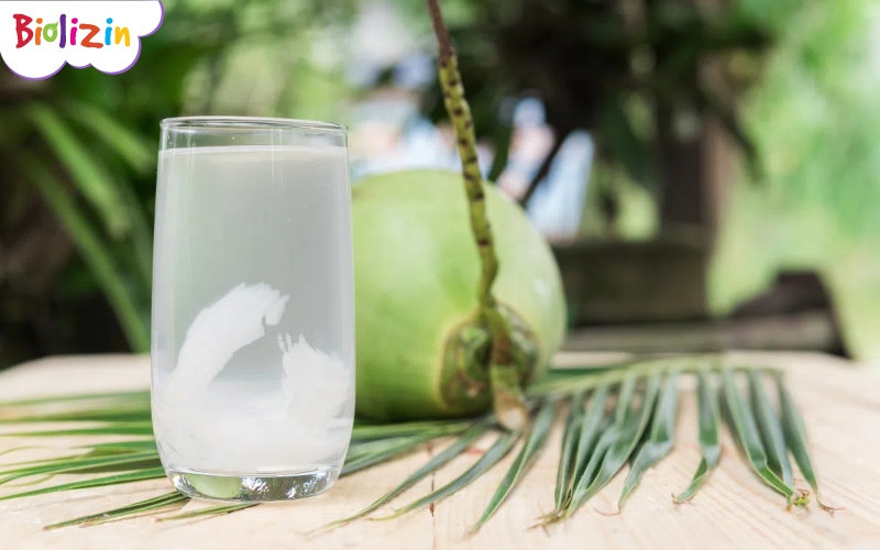 Trẻ bị tiêu chảy uống nước dừa được không 1