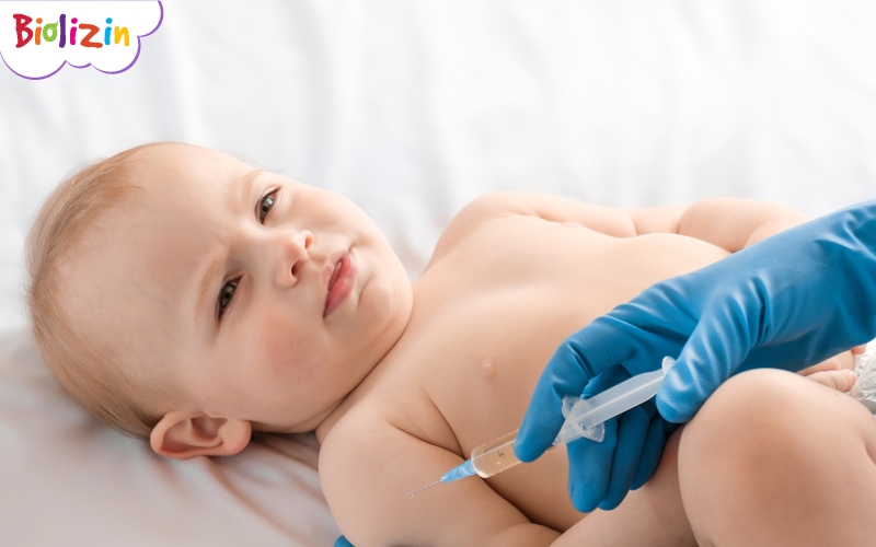 tiêm 6 in 1 bé bỏ bú 1