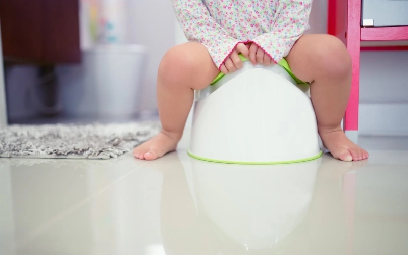 trẻ đi ngoài phân sống bao lâu thì khỏi 1