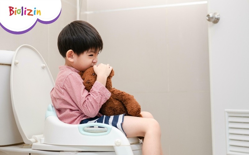 trẻ ăn xong bị đi ngoài 2