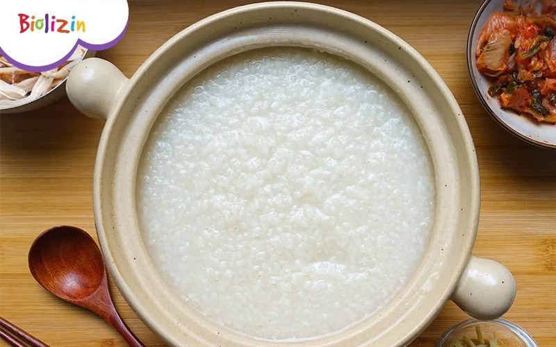 trẻ tiêu chảy nên ăn gì 1