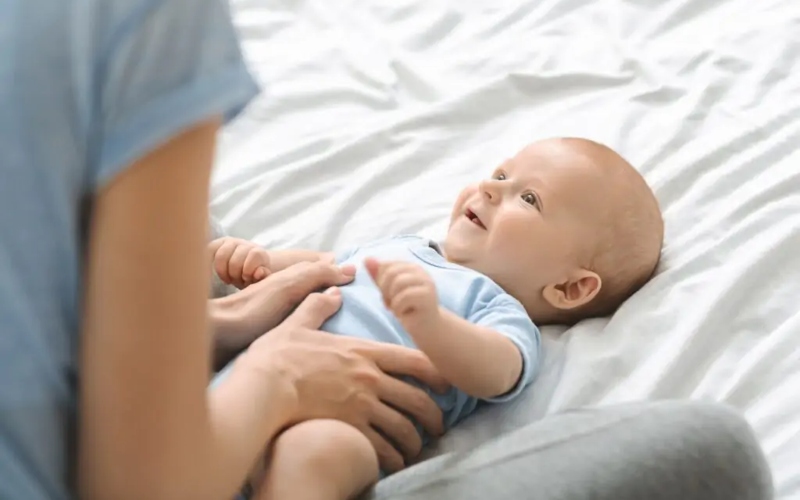 mẹo dân gian chữa sôi bụng ở trẻ sơ sinh 1