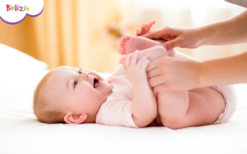 trẻ 3 tháng tuổi không đi ngoài 3